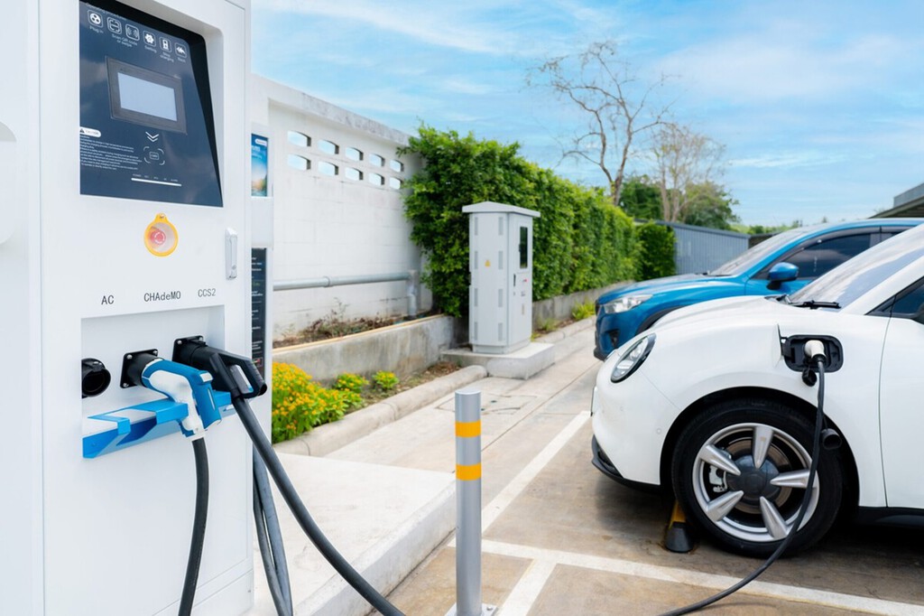 Coche Eléctrico: Impulso Gubernamental a Puntos de Recarga y Teletrabajo Obligatorio Coche Eléctrico: Impulso Gubernamental a Puntos de Recarga y Teletrabajo Obligatorio