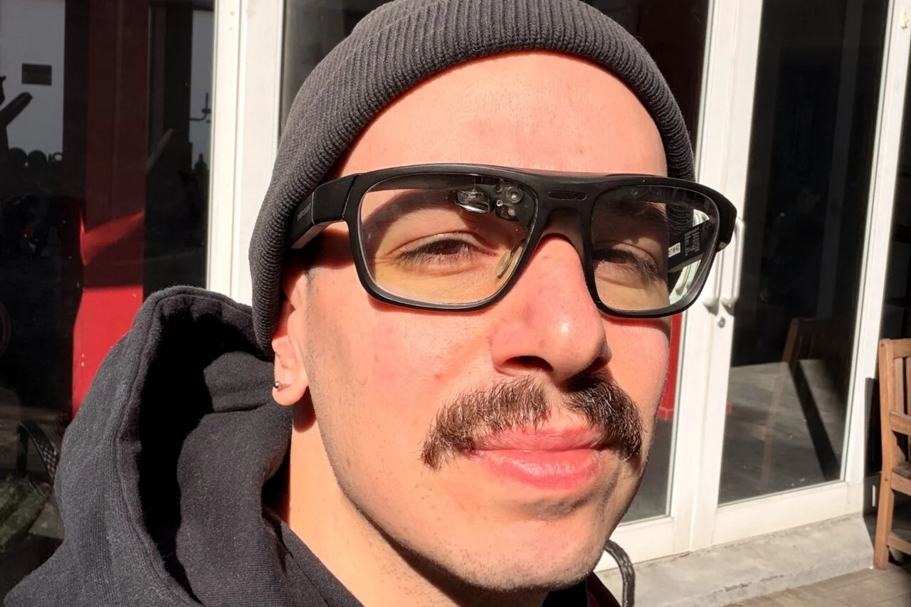 Las primeras gafas de sol inteligentes con seguimiento ocular ya existen (y pesan menos que un paquete de pañuelos) Las primeras gafas de sol inteligentes con seguimiento ocular ya existen (y pesan menos que un paquete de pañuelos)