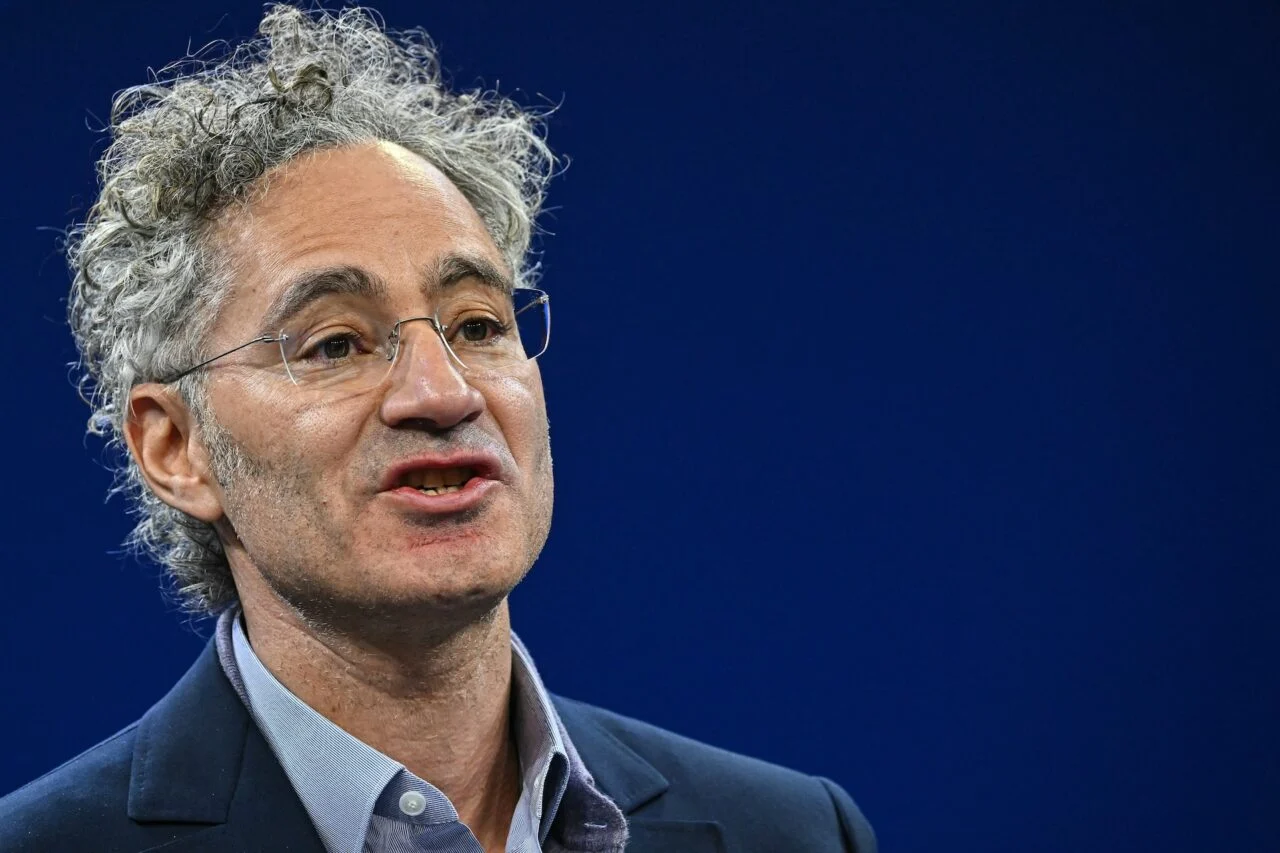 palantir critica el pluralismo vacío y propone la ia como arma definitiva palantir critica el pluralismo vacío y propone la ia como arma definitiva
