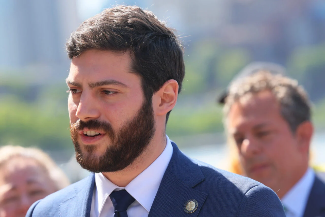 Candidato a la Cámara de Representantes propone pagar a estadounidenses afectados por la pérdida de empleos debido a la IA Candidato a la Cámara de Representantes propone pagar a estadounidenses afectados por la pérdida de empleos debido a la IA