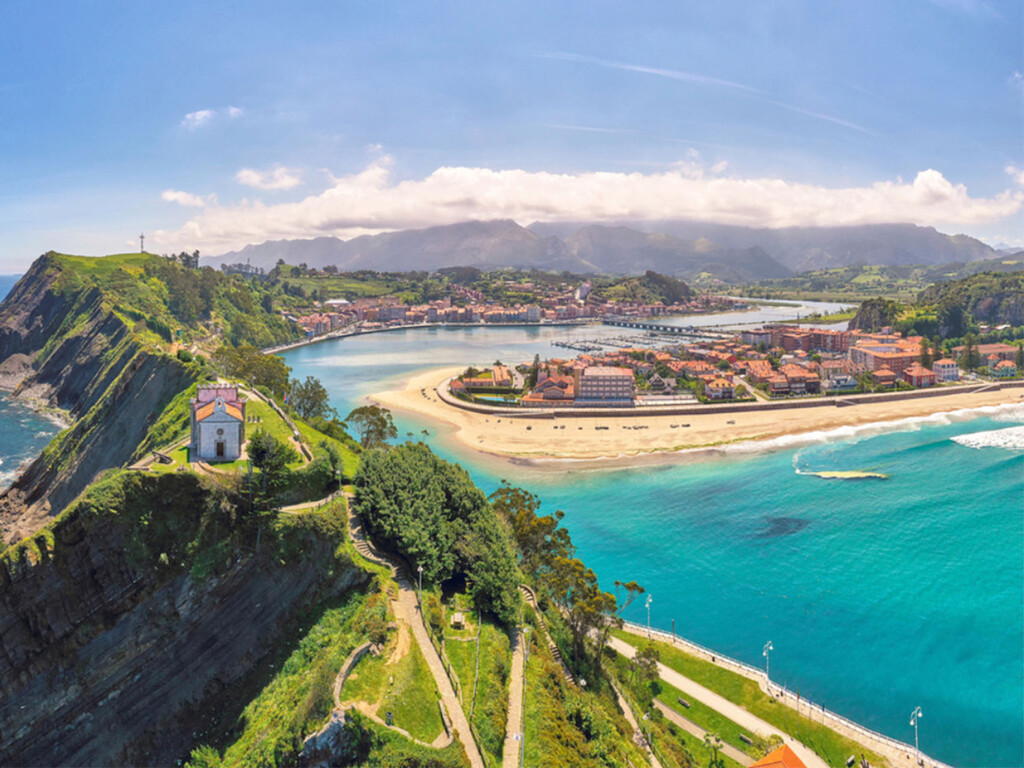 Ribadesella, el paraíso natural de Asturias con playas, miradores y pescado a la brasa Ribadesella, el paraíso natural de Asturias con playas, miradores y pescado a la brasa