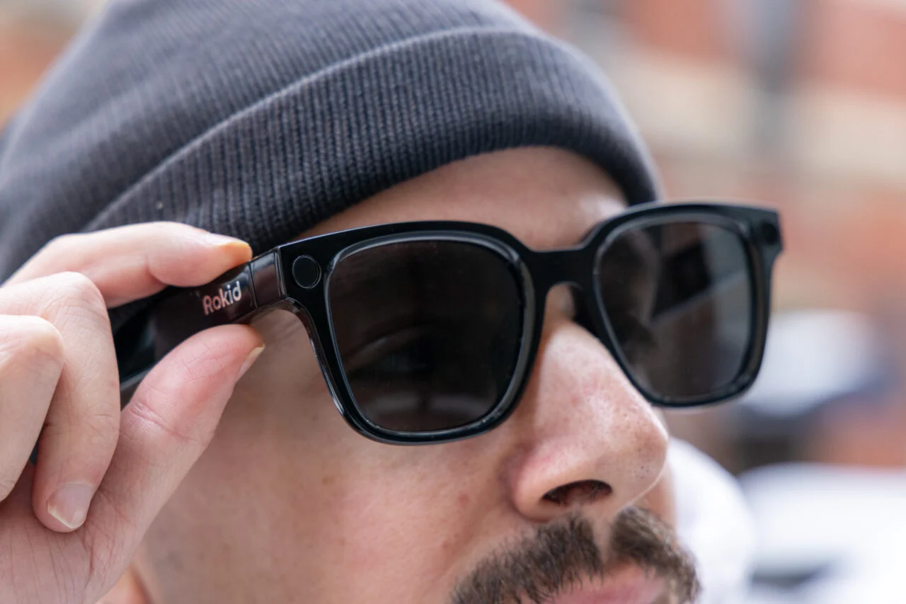 Alumnos alquilan gafas inteligentes con IA para hacer trampa en exámenes por 6 dólares al día Alumnos alquilan gafas inteligentes con IA para hacer trampa en exámenes por 6 dólares al día