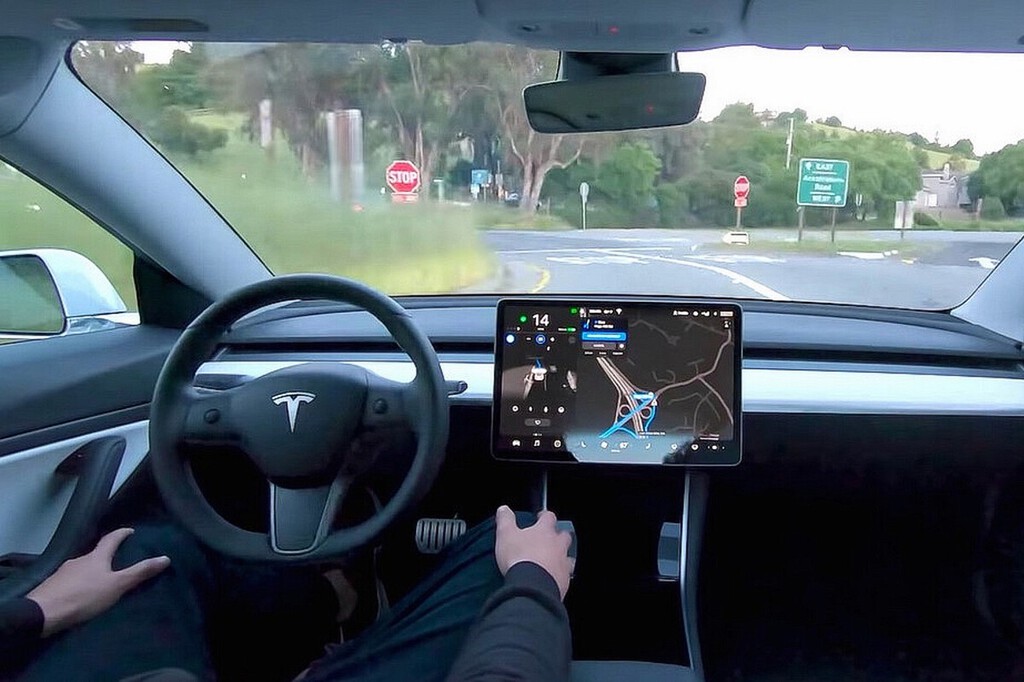Tesla Bajo Sospecha: Investigación Masiva por Fallos en Conducción Autónoma Tesla Bajo Sospecha: Investigación Masiva por Fallos en Conducción Autónoma