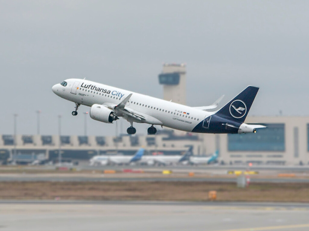 Lufthansa cancela 20.000 vuelos por el precio del combustible Lufthansa cancela 20.000 vuelos por el precio del combustible