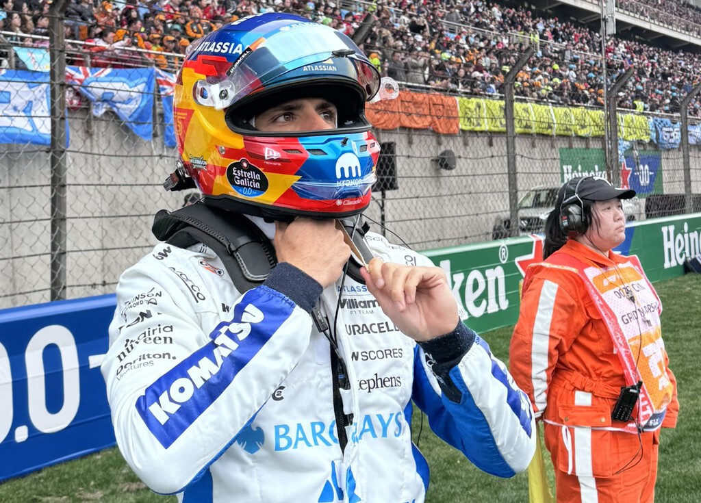 ¡Choque en la Fórmula 1! El Williams de Carlos Sainz Se Apoya en Tres Ruedas ¡Choque en la Fórmula 1! El Williams de Carlos Sainz Se Apoya en Tres Ruedas