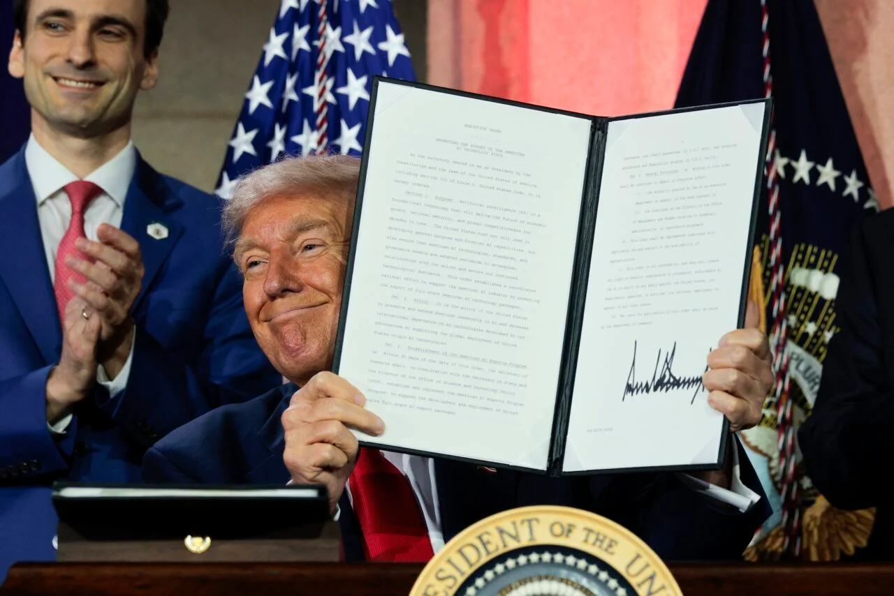 Trump planea una orden para controlar la IA y evitar riesgos Trump planea una orden para controlar la IA y evitar riesgos