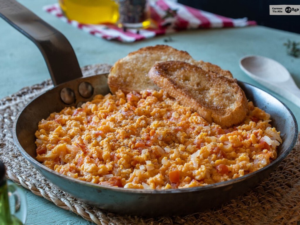 Huevos Pericos: La Receta Fácil y Deliciosa de Colombia y Venezuela Huevos Pericos: La Receta Fácil y Deliciosa de Colombia y Venezuela