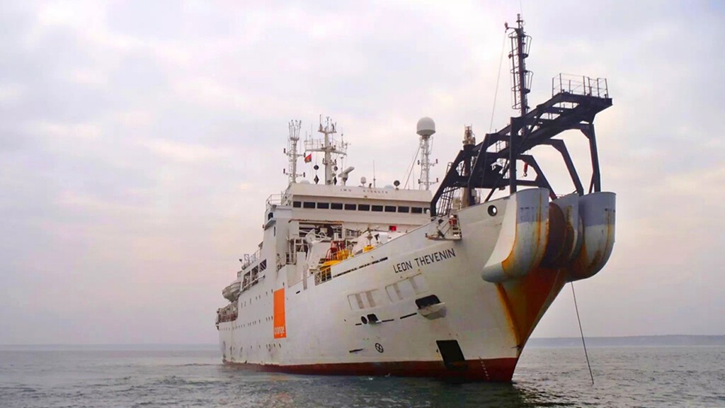 Barco francés salva internet en África con 40 años de reparaciones submarinas Barco francés salva internet en África con 40 años de reparaciones submarinas