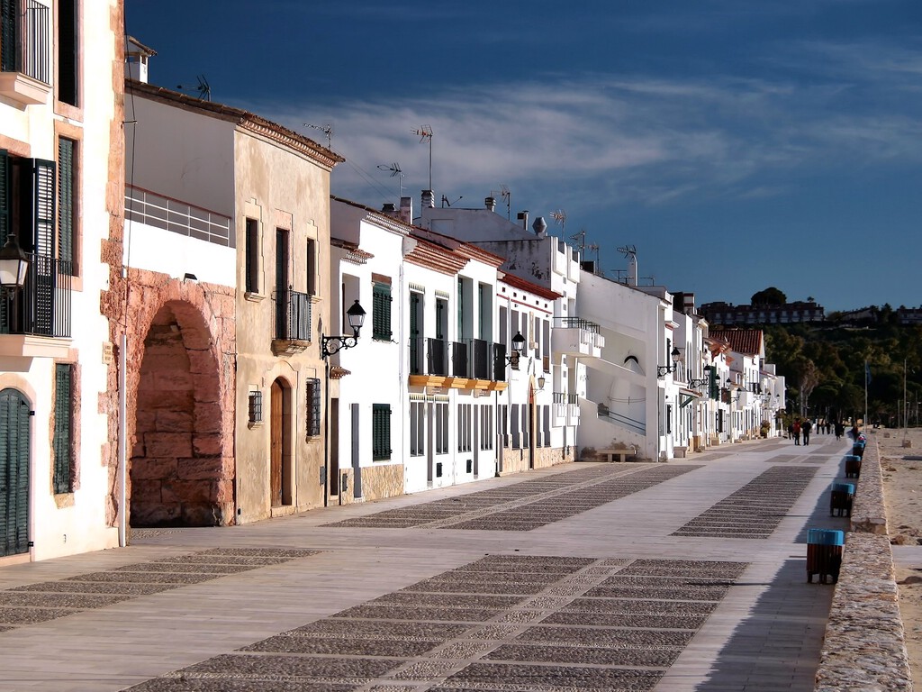 altafulla, un pueblo de la edad media con encanto pesquero ideal para ver el eclipse solar altafulla, un pueblo de la edad media con encanto pesquero ideal para ver el eclipse solar