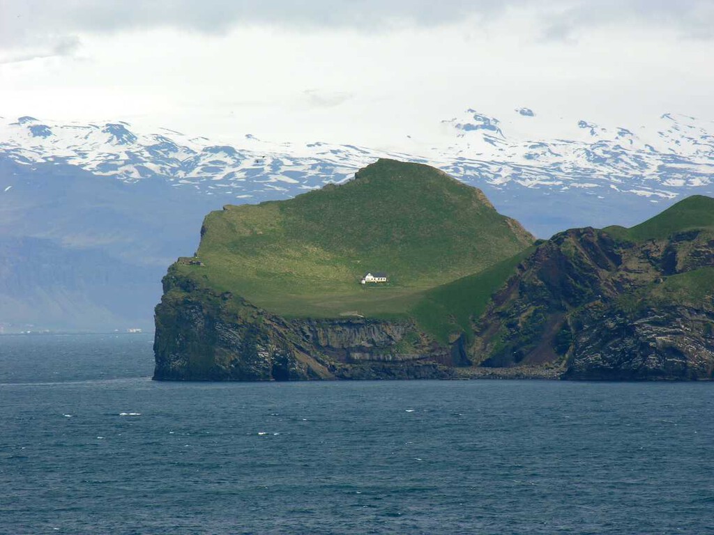 descubre la casa más aislada del mundo: la cabaña islandesa que no pertenece a björk descubre la casa más aislada del mundo: la cabaña islandesa que no pertenece a björk