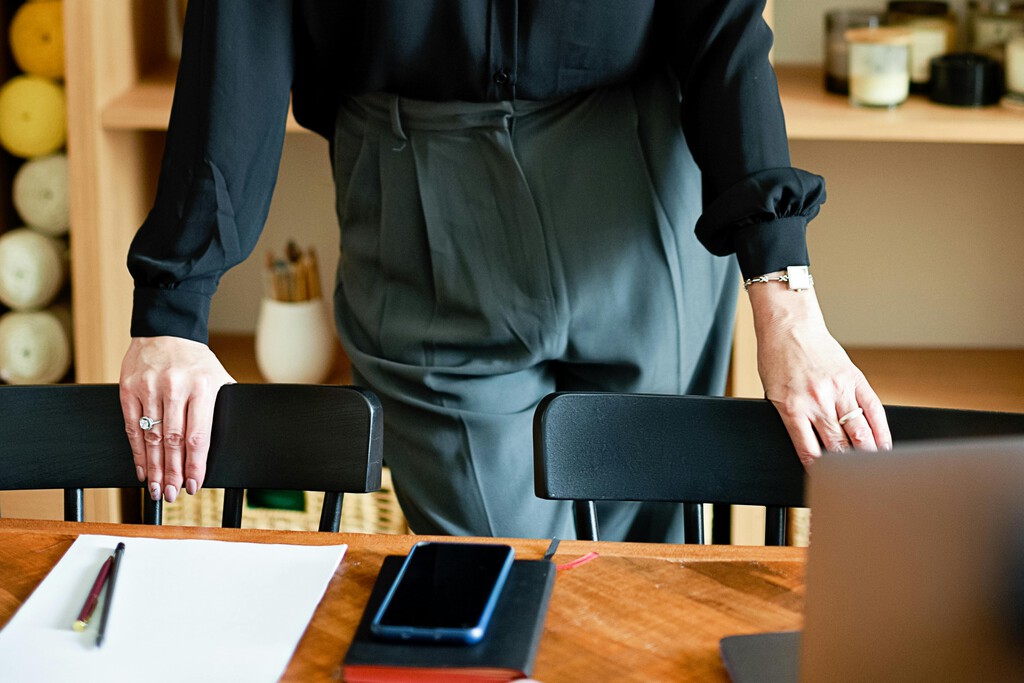 ¿Por qué una silla coja en una entrevista de trabajo no es casualidad? ¿Por qué una silla coja en una entrevista de trabajo no es casualidad?