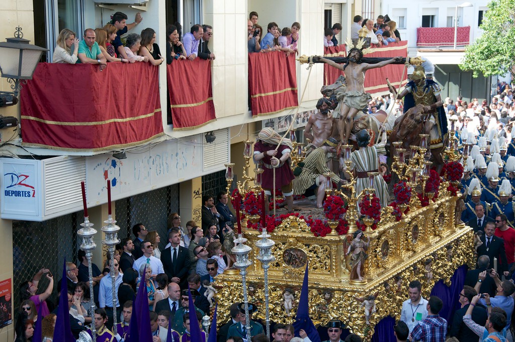 En Sevilla el alquiler de balcones por la Semana Santa ya cuesta 9.000 euros y dispara la mercantilización del fervor En Sevilla el alquiler de balcones por la Semana Santa ya cuesta 9.000 euros y dispara la mercantilización del fervor
