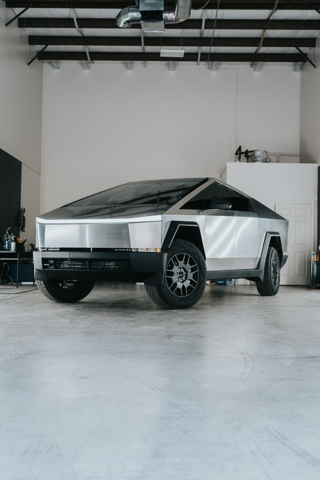 el cybertruck de tesla vuelve a fallar: se le caen las ruedas el cybertruck de tesla vuelve a fallar: se le caen las ruedas