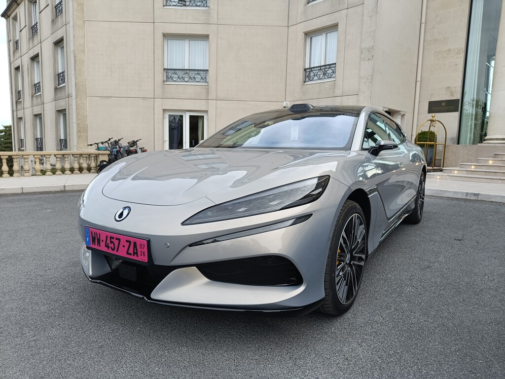 Denza Z9GT: un deportivo familiar con más de 1.000 CV que busca conquistar a los premium europeos Denza Z9GT: un deportivo familiar con más de 1.000 CV que busca conquistar a los premium europeos