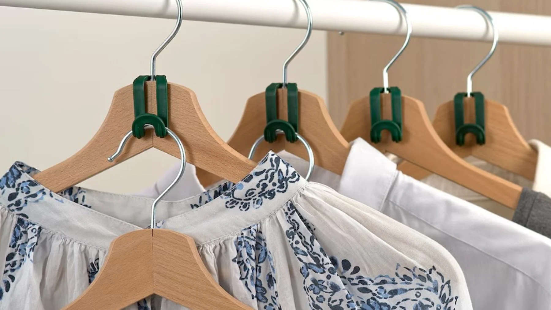 por qué dejas la ropa en la silla y lo que dice de ti por qué dejas la ropa en la silla y lo que dice de ti